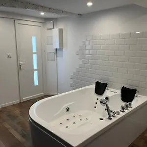  Hébergement de vacances Romantique Nid 83